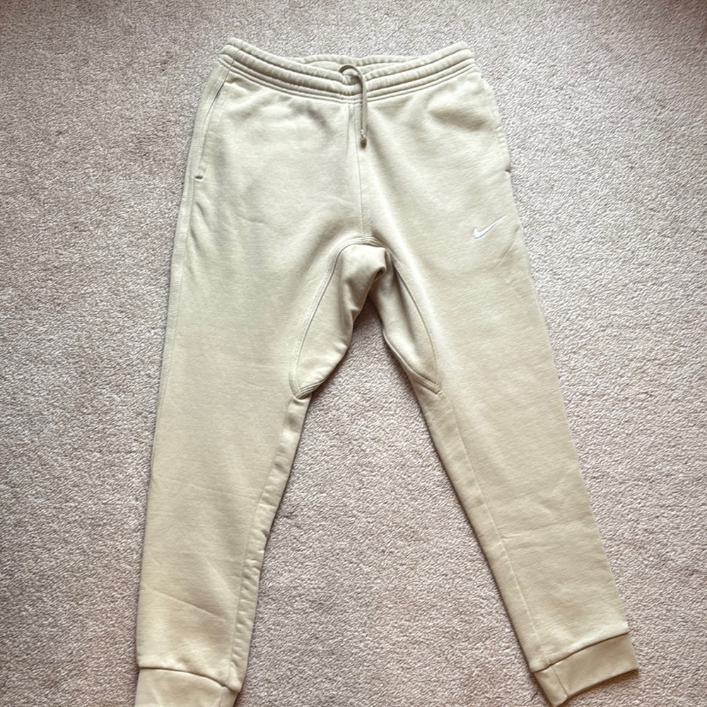 Nike Club Fleece standard fit taper leg Jogger Size Med